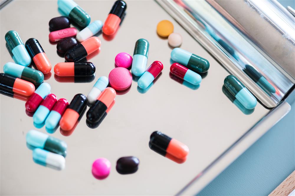 addiction-antibiotic-aspirin-860378